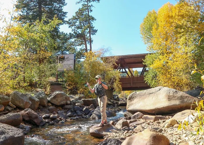 Vacation rental: Castle Mountain Lodge