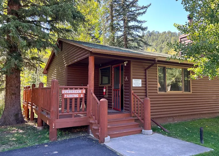 Vacation rental: Castle Mountain Lodge